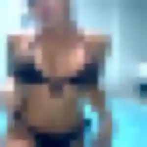 Rejoins Johanna, 27 ans à Saint-Clément-de-Rivière gratuitement